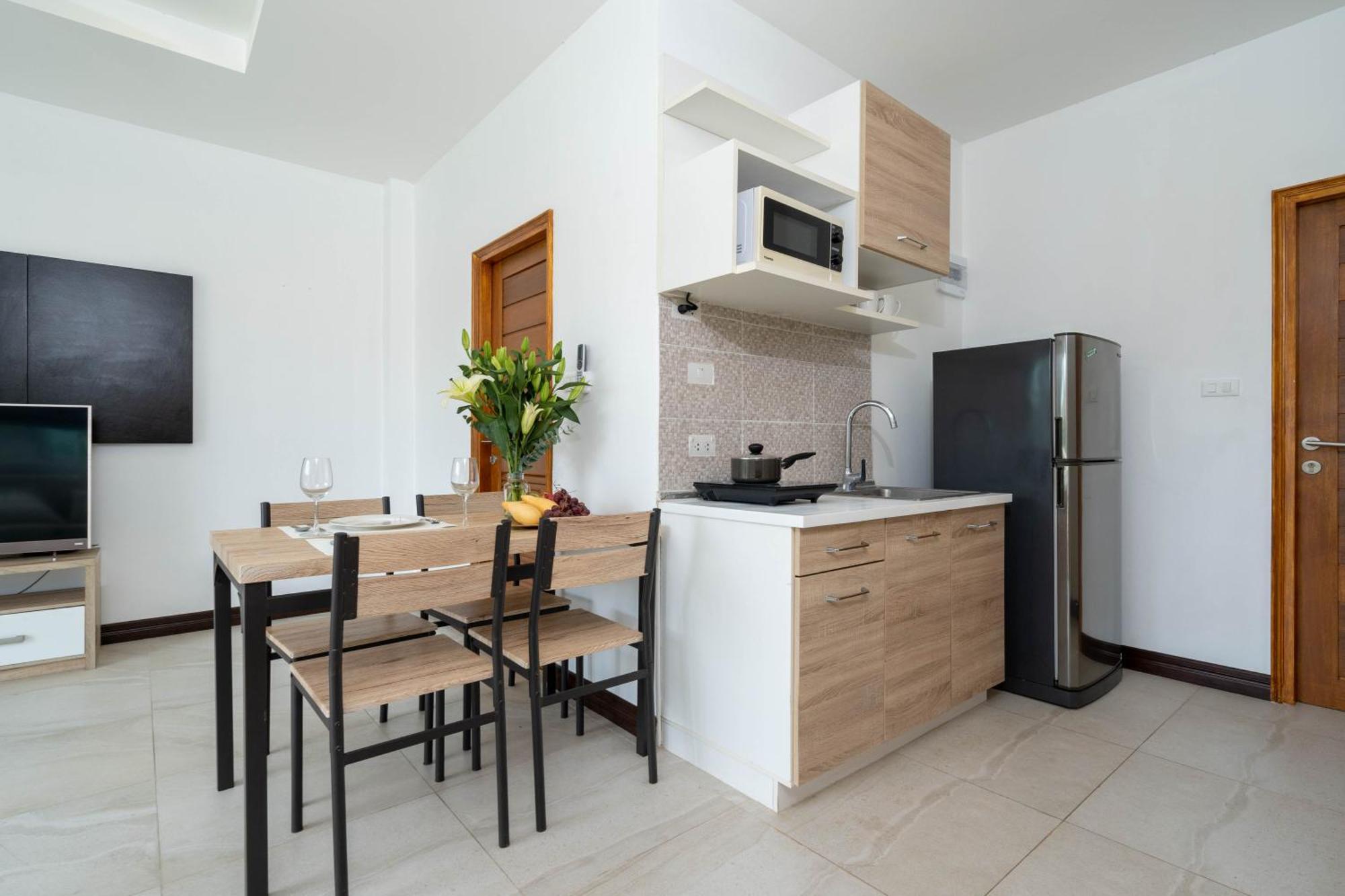 Apartment 1 Bedroom In Naiharn T Ban Saiyuan エクステリア 写真
