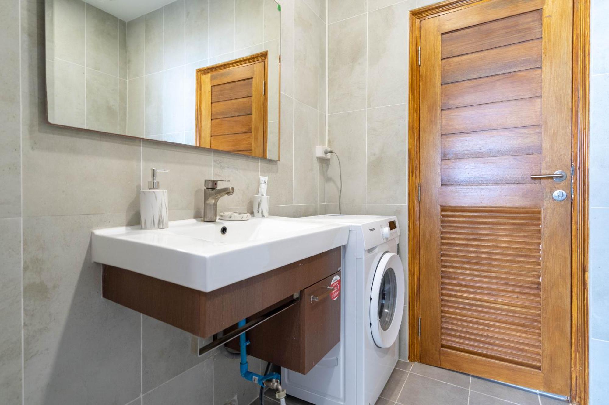 Apartment 1 Bedroom In Naiharn T Ban Saiyuan エクステリア 写真